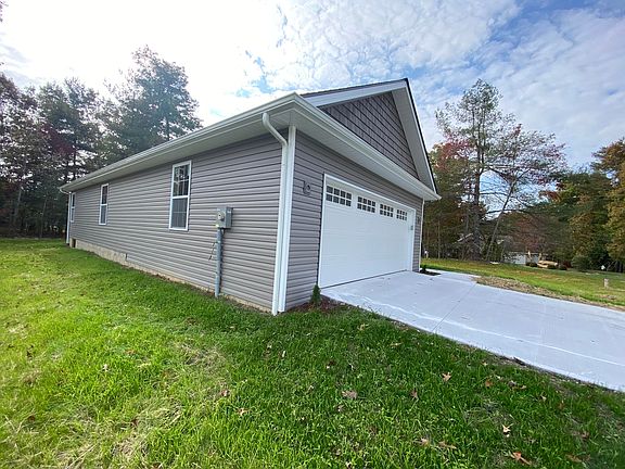 3rd image of 10 Edgemere Ct