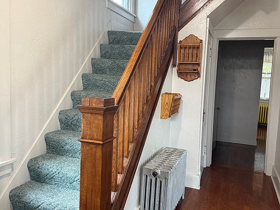 Beautifully restored oak bannister.