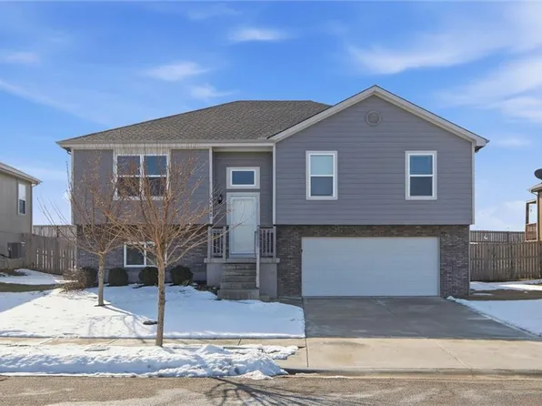 21303 W 219th St, Spring Hill, KS 66083