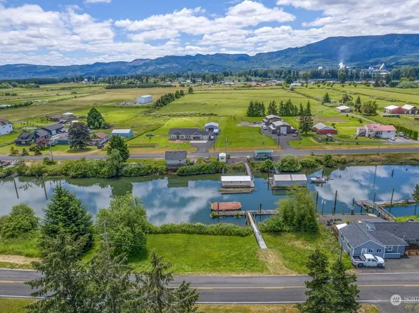 157 N Welcome Slough Road, Cathlamet, WA 98612
