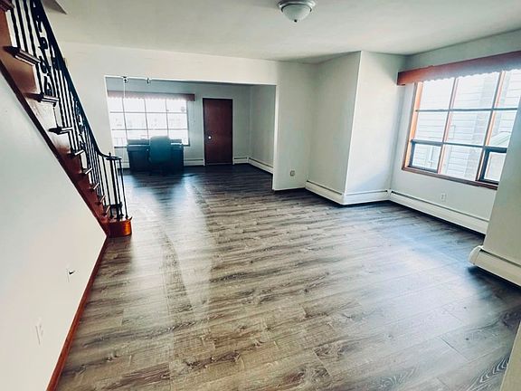 3rd image of 31 Jeanette St