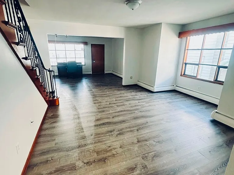 31 Jeanette St — Photo 3
