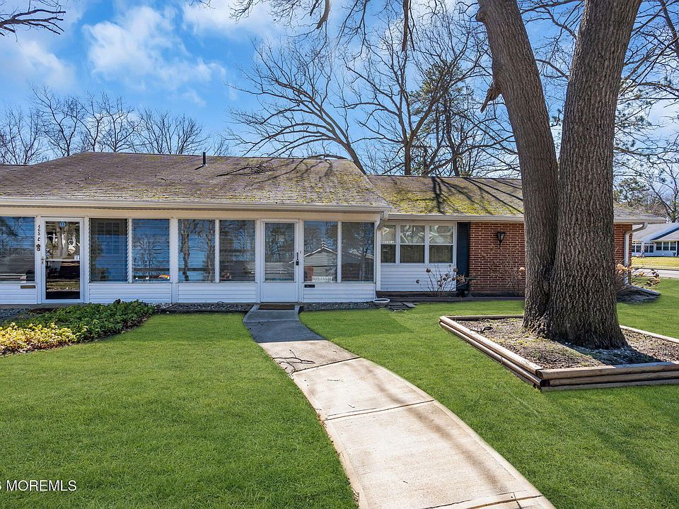 1st image of 465D Thornbury Court