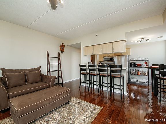 4th image of 400 Village Cir Unit 401