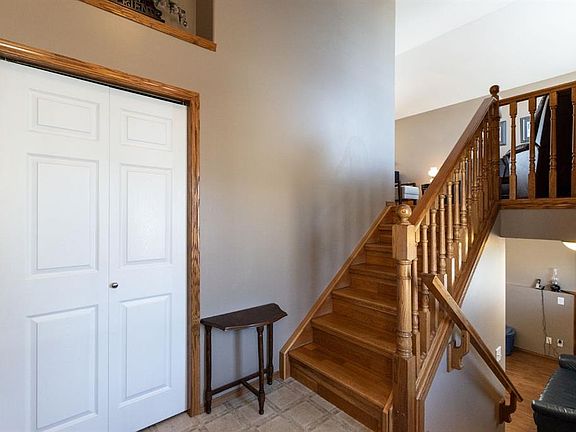 5th image of 4406 54a Avenue Cres