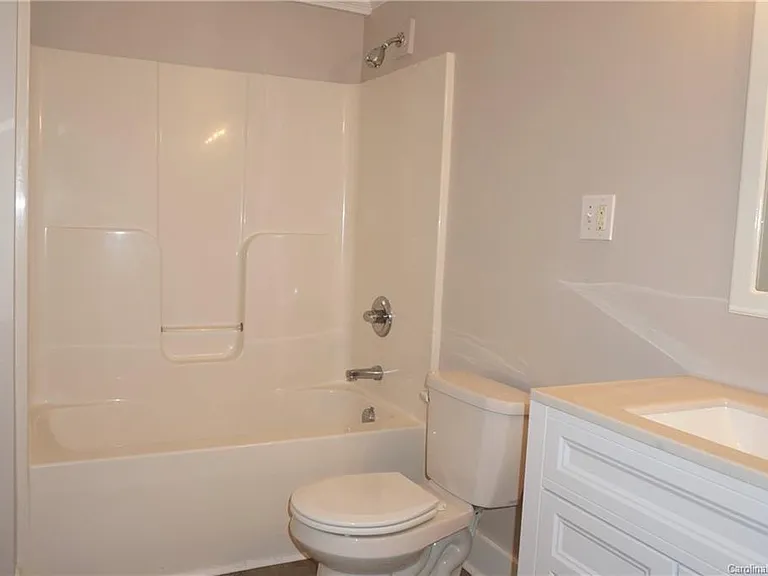 405 Oak Cir — Photo 6