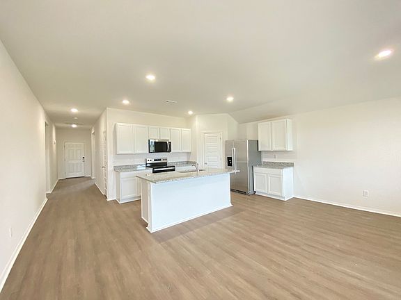 3rd image of 45 Kelton Ln