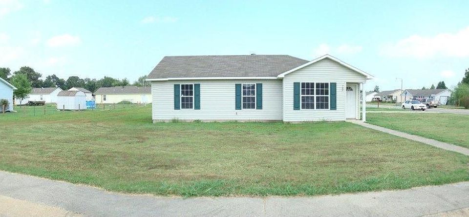 2nd image of 702 Elizabeth Ln