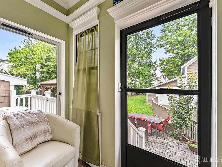 262 Prospect Ave — Photo 32