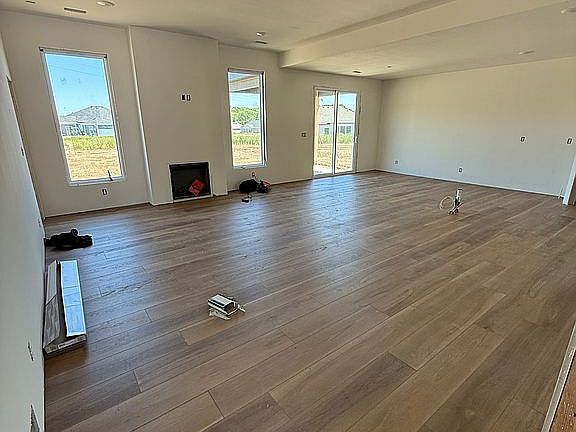 Living/Kitchen Area