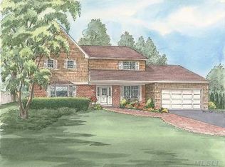 18 Oakpoint Dr W, Bayville, NY 11709