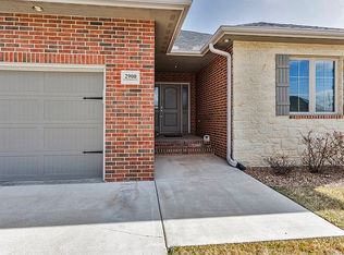 2902 Sand Hills Ct, Hutchinson, KS 67502