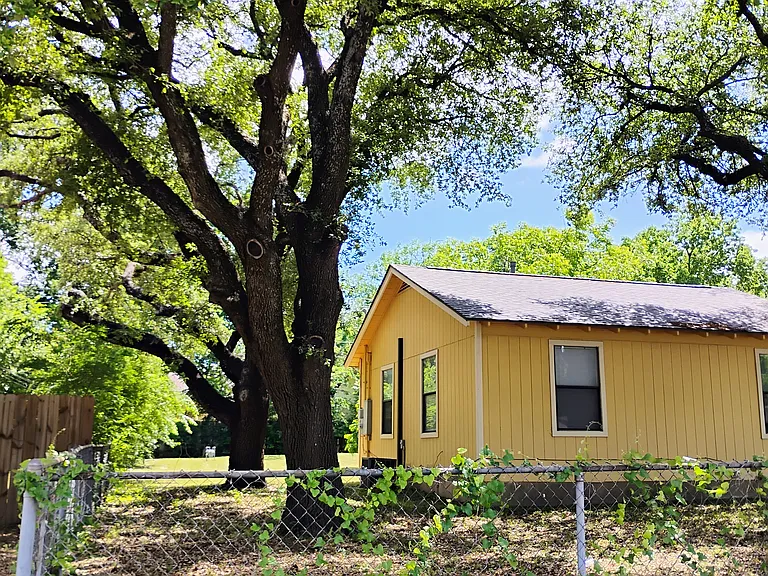 206 W Robin Ln — Photo 3