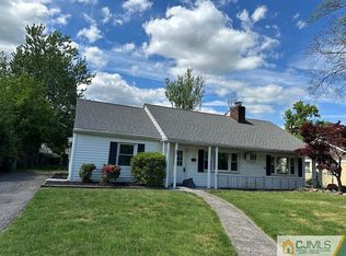 18 Lahiere Ave, Edison, NJ 08817