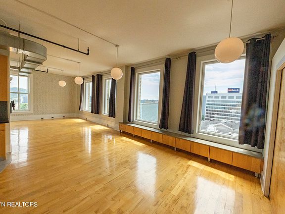 5th image of 602 S Gay St Suite 901
