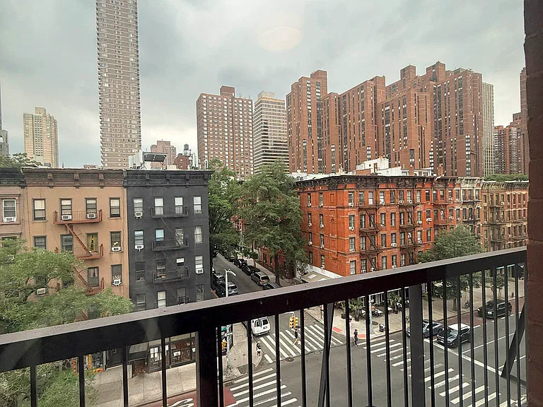 300 E 89th St #5F — Photo 3
