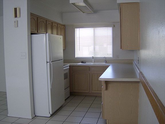 3rd image of 2613 E Don Carlos Ave