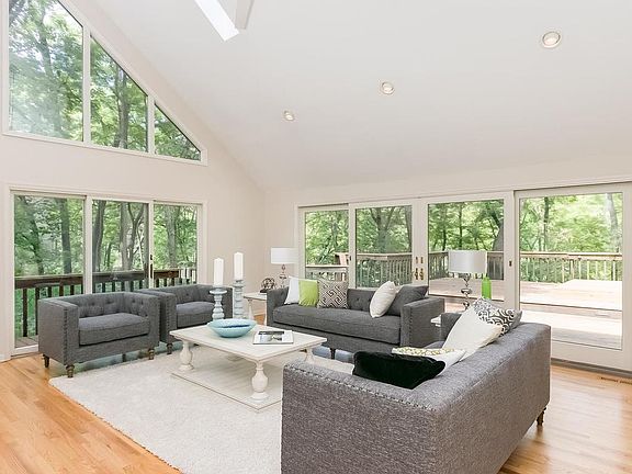 3rd image of 2709 Hidden Creek Ln