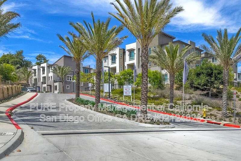 4 bed, 4.0 bath, 1549 sqft, $5,695 — Photo 2