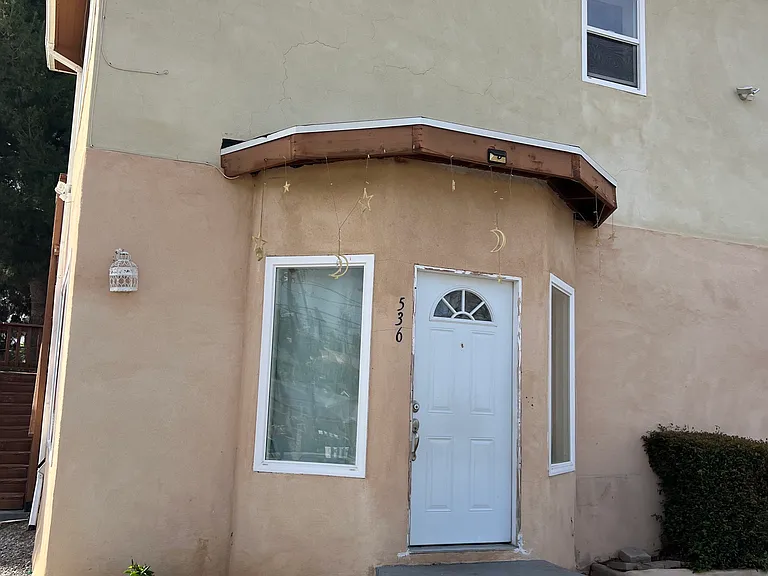 536 S Tulip St — Photo 3