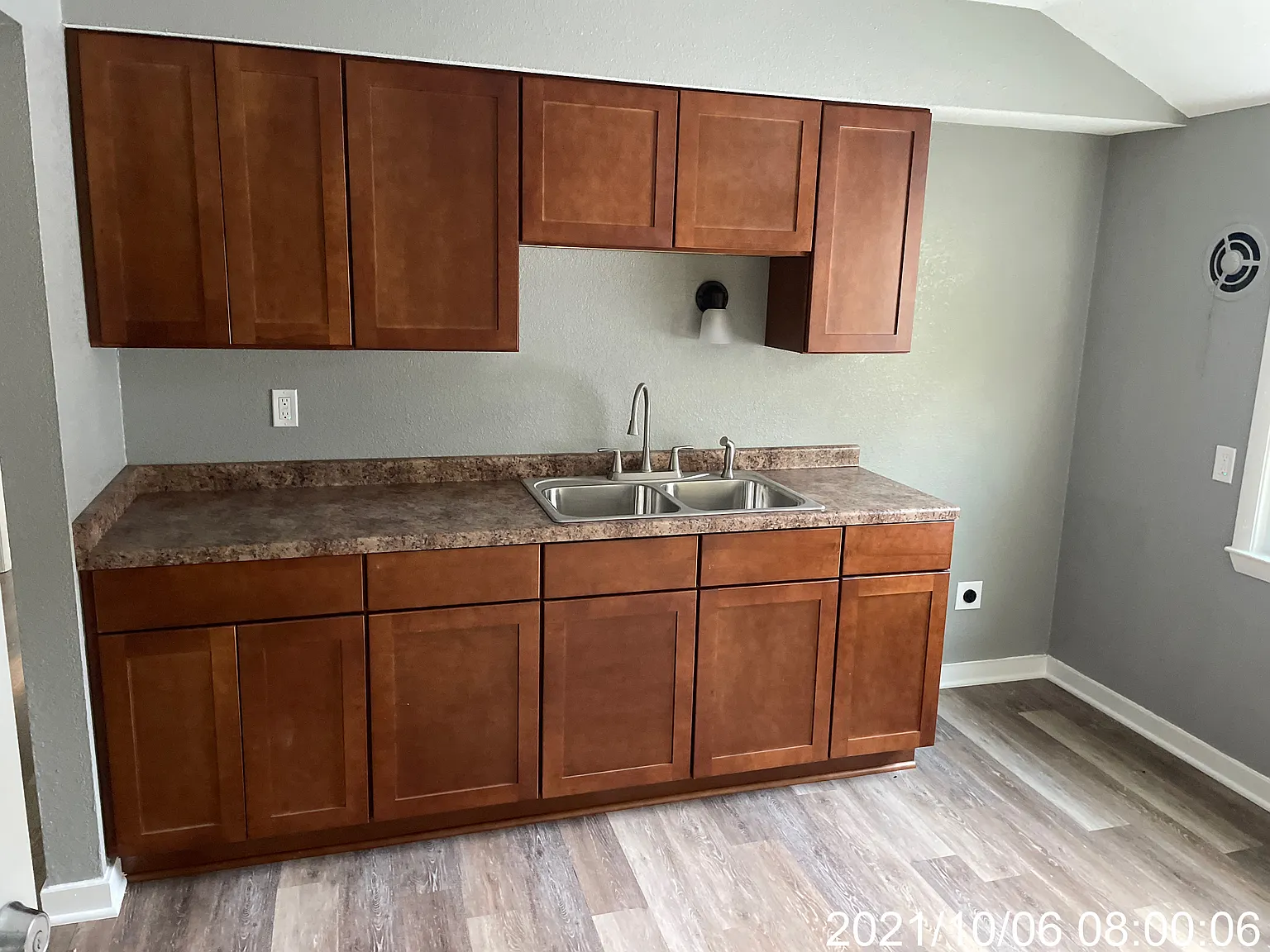 3 bed, 900 sqft, $1,150 — Photo 3