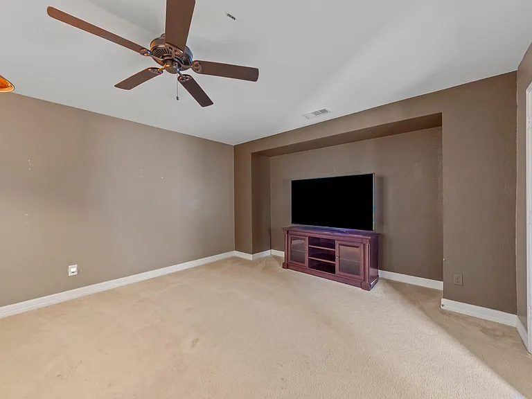 5901 Snow Creek Dr — Photo 14