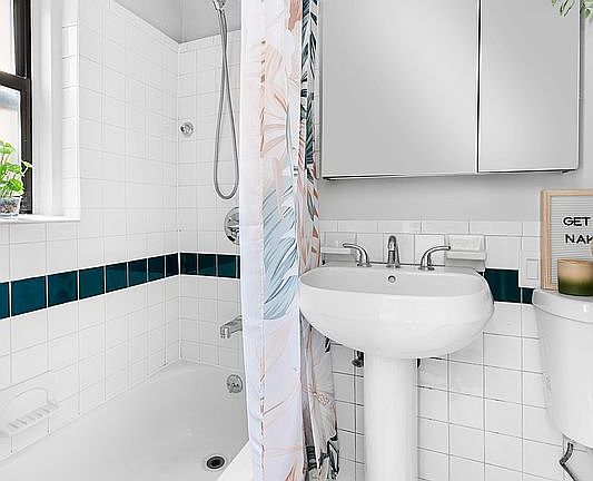 5th image of 319 W 18th St APT 2C