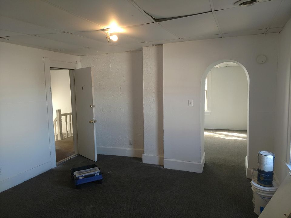 2nd image of 424 W 11th St APT C