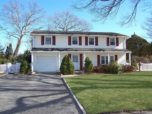 145 Smith Avenue, Holbrook, NY 11741