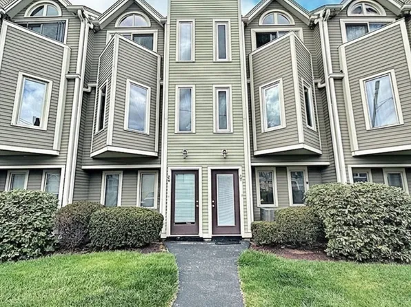 70 Austin St APT 27, Lowell, MA 01854