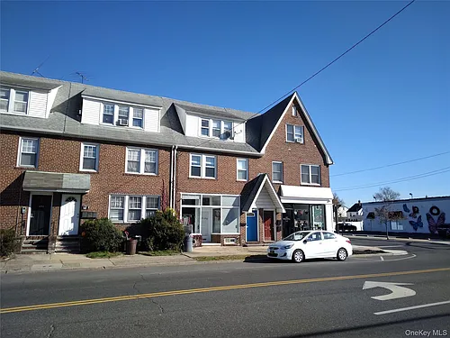 666 Willis Ave Photo 1