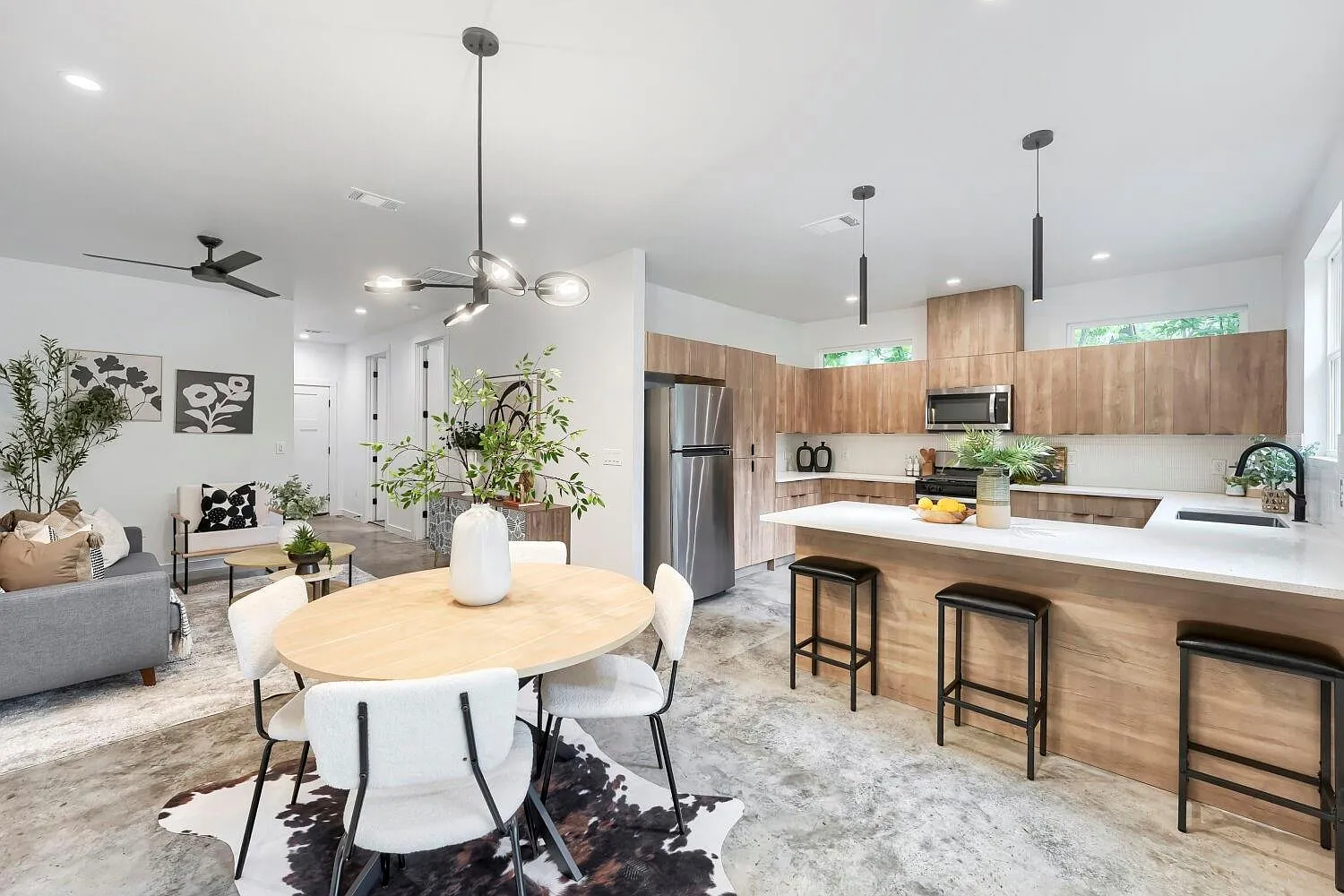 3 bed, 3.0 bath, 1510 sqft, $3,350 — Photo 1