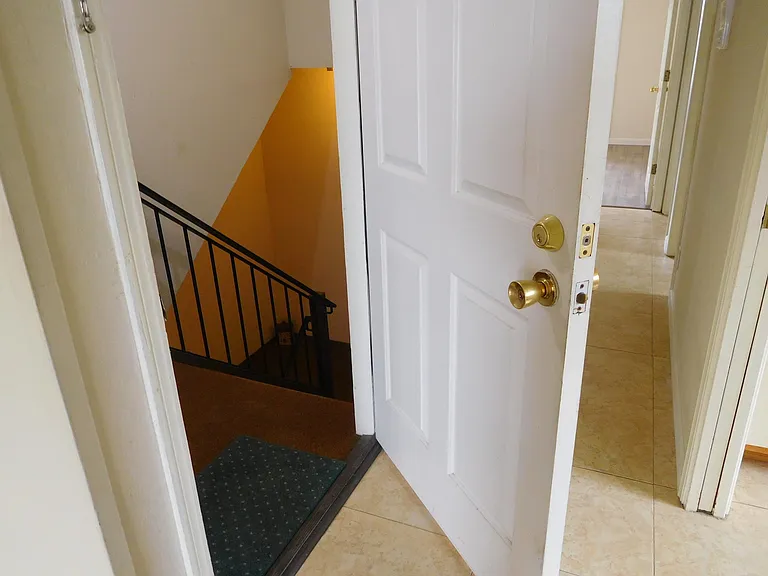 4131 Judah St — Photo 1