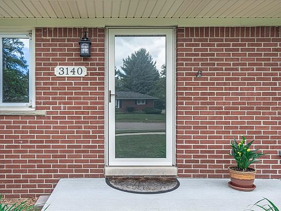 4th image of 3140 Fernwood Ave