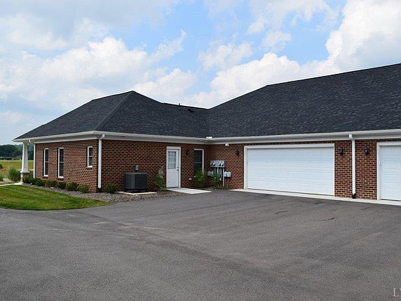 4th image of Villa Oak Cir