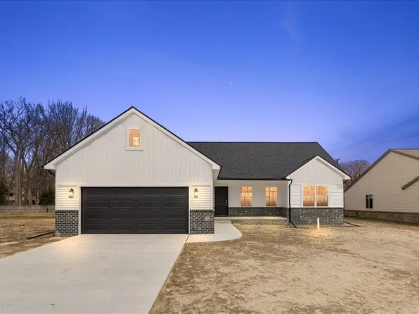 27121 Lanse Cruese St, Harrison Township, MI 48045