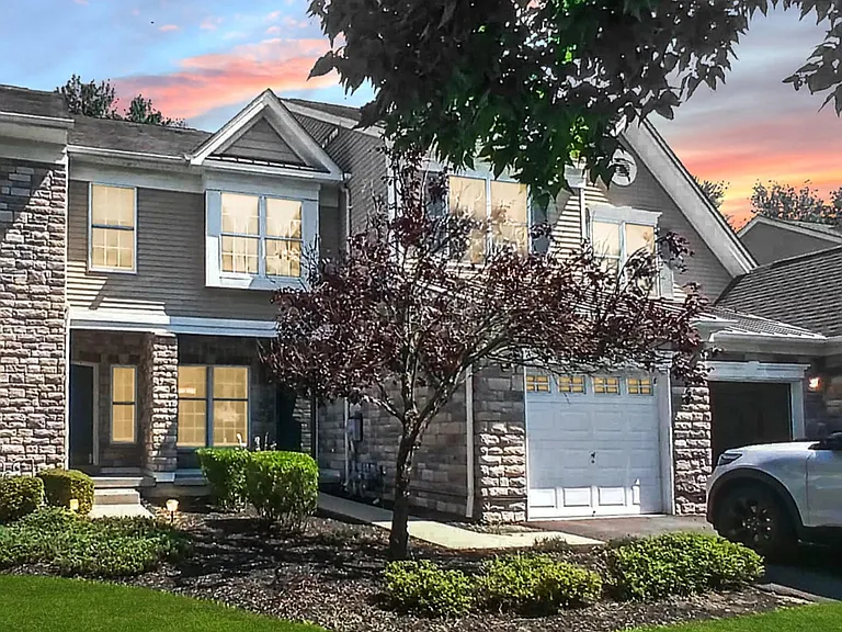 9 Wedgewood Ct — Photo 1