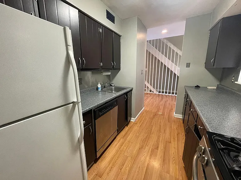 22 Glenview Dr #22 — Photo 8