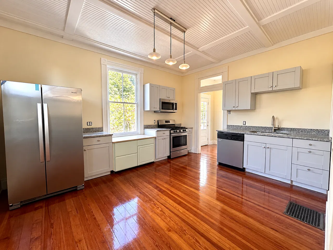 4 bed, 1684 sqft, $2,300 — Photo 3