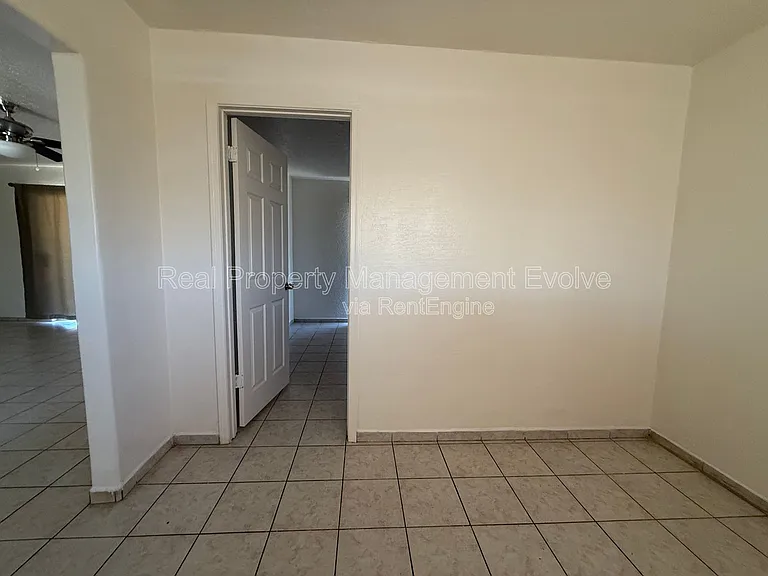 4021 W Berridge Ln — Photo 9