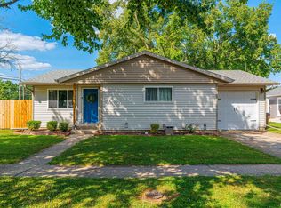 902 Decatur St, Lincoln, IL 62656