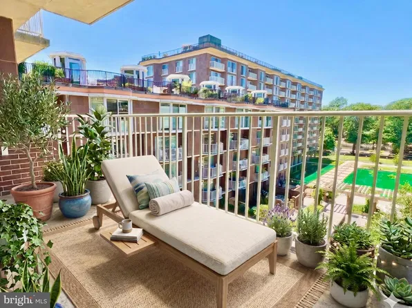 520 N St SW APT S522, Washington, DC 20024