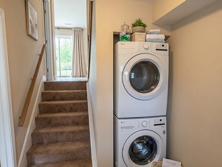 300 Eudowood Ln — Photo 8