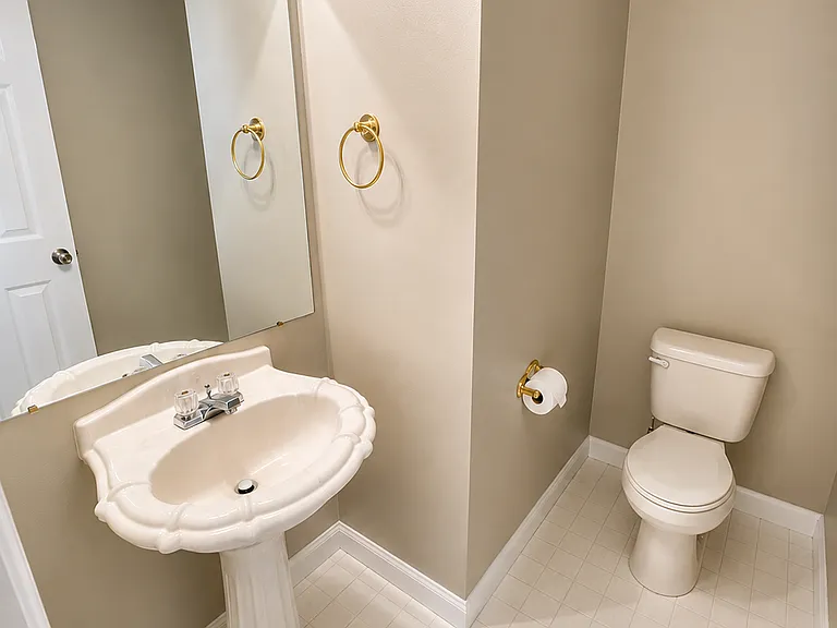 9901 Woodland Bend Dr — Photo 8