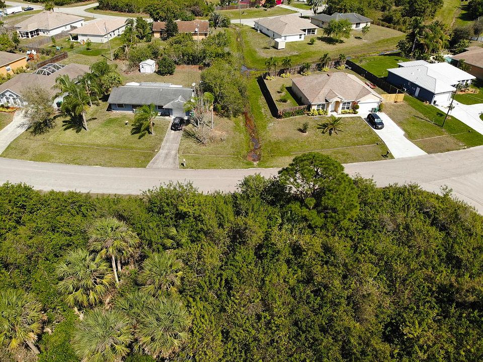 2nd image of 459 SW Kestor Dr