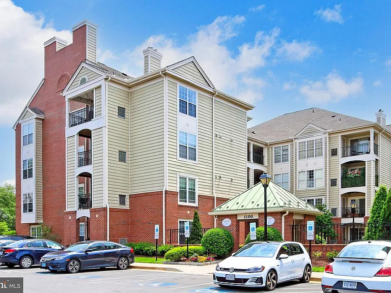 1100 Quaker Hill Dr #401 — Photo 29
