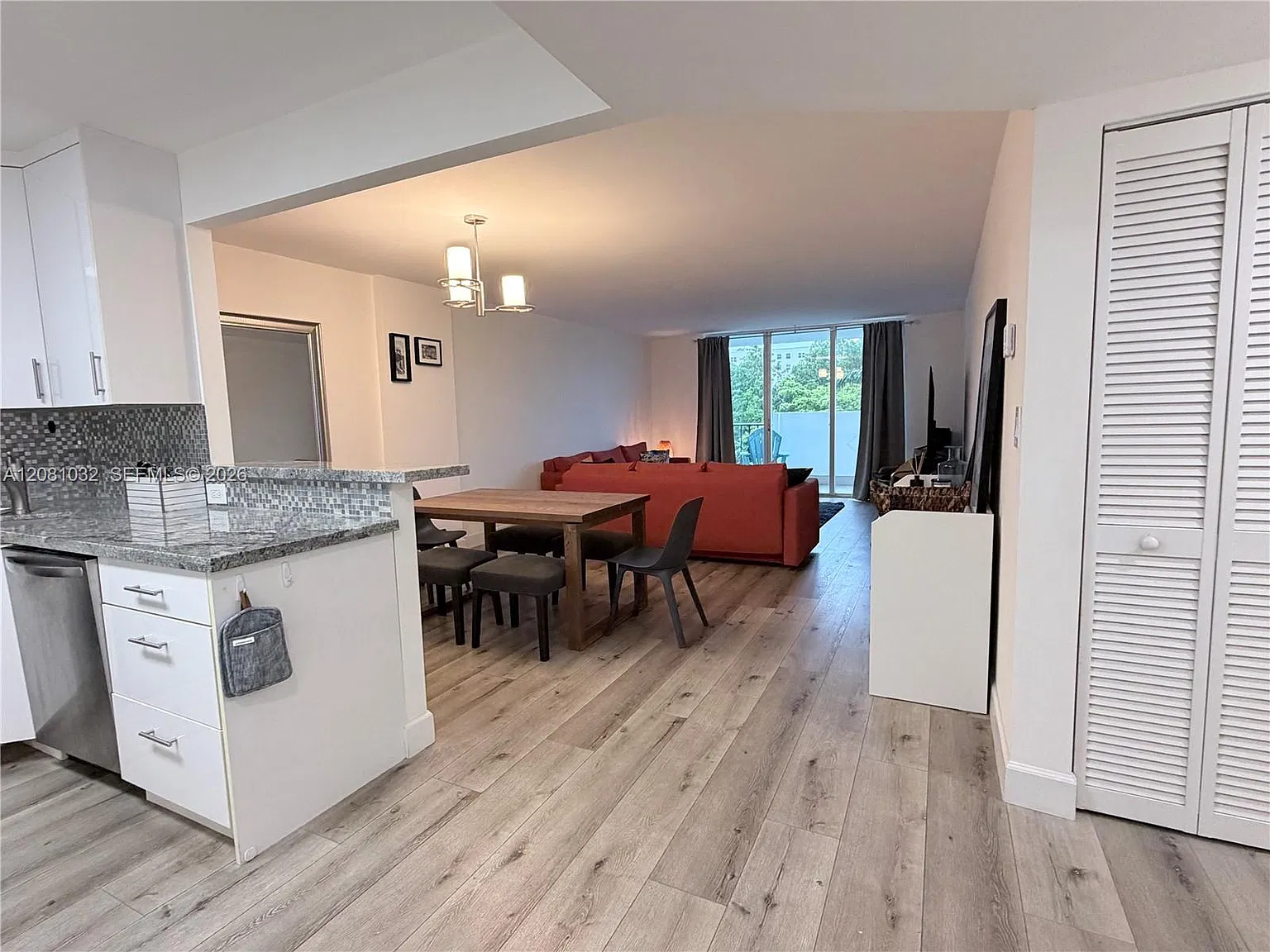 Commodore Plaza Condo — Photo 4