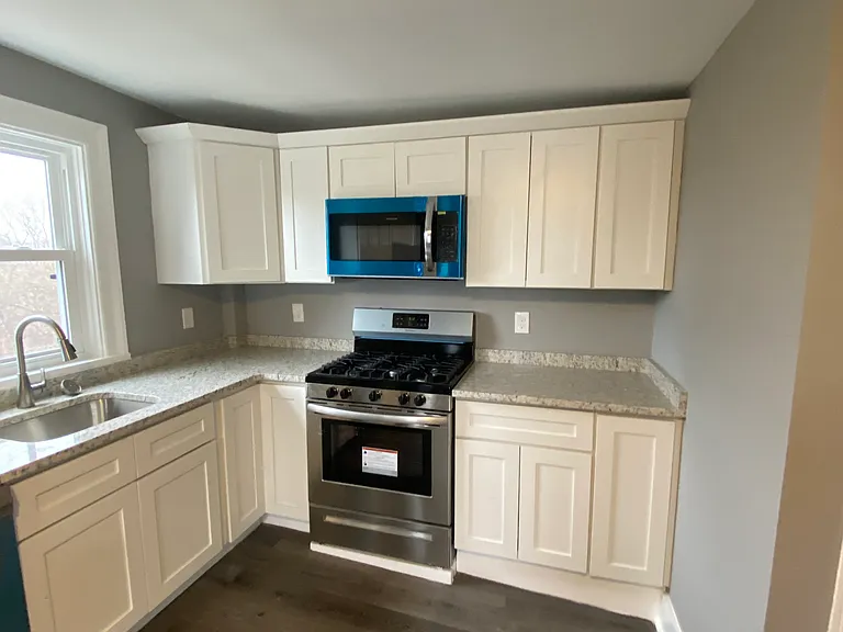 652 Manton Ave #2L — Photo 3