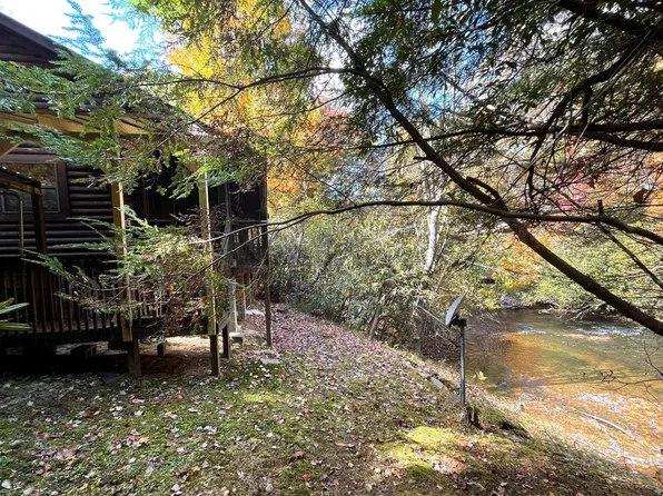1097 Indian Trl, Mc Caysville, GA 30555
