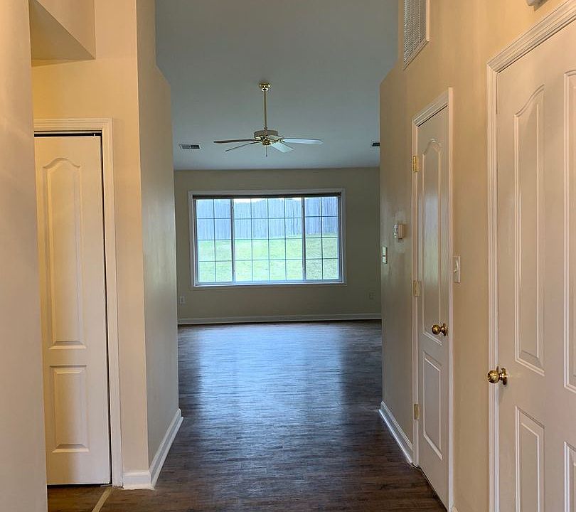 1st image of 2737 Woodlawn Way